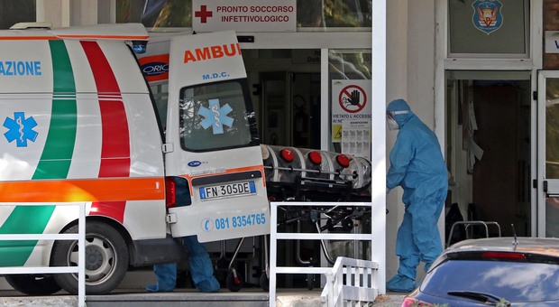 Covid, calo dei contagi in Campania: 664 positivi su 9mila tamponi, 2 morti