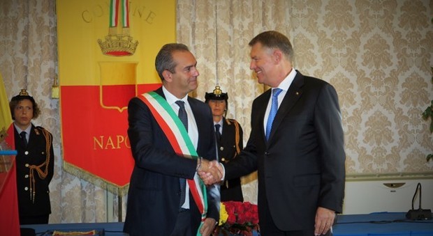 Napoli, de Magistris riceve il presidente della Romania: «Costruiamo l'Europa dei diritti»