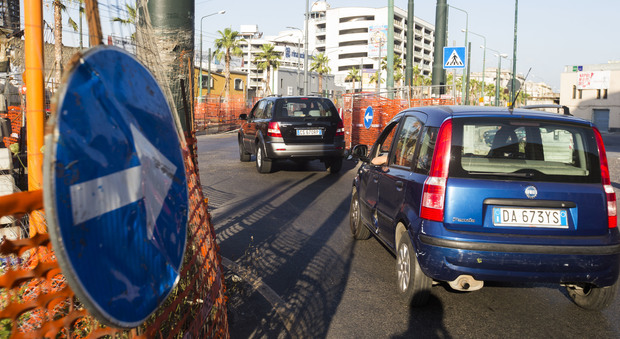 Napoli, odissea via Marina: fondi bloccati, lavori a rilento
