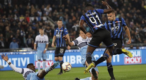 La Lazio risponde a Gasperini: «Il rigore? Lo ha visto solo lui»