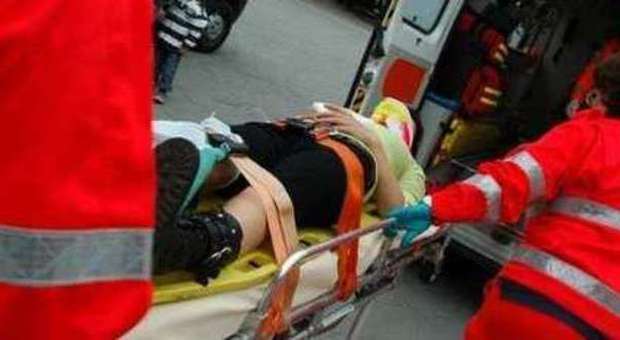 ​Colpito da una trave in fabbrica: 18enne resta gravemente ferito