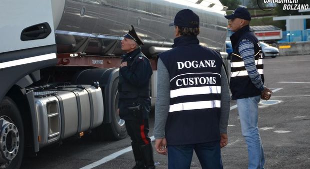 Contrabbando di carburanti, perquisizioni anche a Lecce e Brindisi