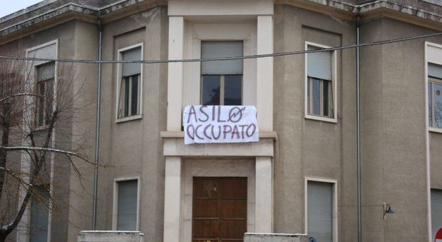 L'Aquila, Forza Italia chiede lo sgombero dell'asilo occupato