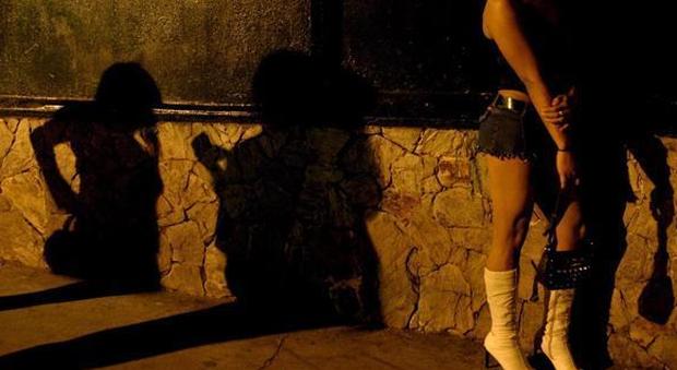 Inghilterra, si innamora in vacanza in Grecia ma il ragazzo la fa prostituire a 14 anni