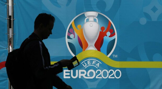 Euro 2020, l'Uefa ha deciso: le finali si giocano a Wembley, per i tifosi decidono i governi. Arriva il monito anche dell'Oms