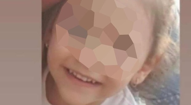 Bambina ferita a Napoli, la prognosi resta riservata: «Noemi è ancora grave»