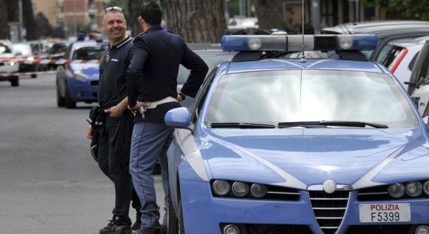 Roma, in giro al mattino con un fucile da caccia di provenienza sconosciuta: fermato dalla polizia