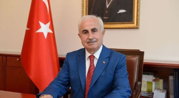 Turchia, governatore disattiva i primi tre pulsanti degli ascensori pubblici: «Fate le scale»