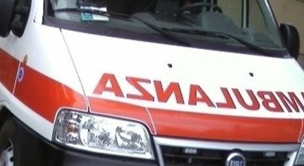 Incidente sull'autostrada Napoli-Roma, si ribalta una vettura: 3 feriti