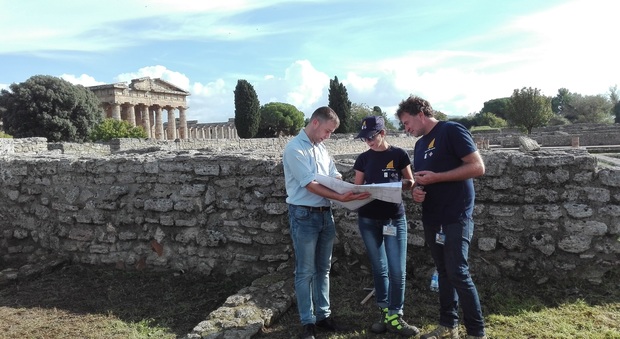 Paestum, gli scavi ripartono con lo sponsor: archeologi al lavoro sotto gli occhi dei visitatori