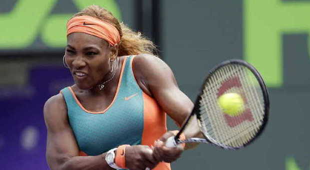 Serena Williams liquida la Sharapova 6-4 6-3: l'americana si guadagna la finale