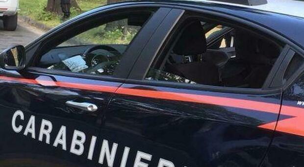 Varese, uomo uccide il figlio di 7 anni e accoltella la moglie. La donna salvata dai carabinieri