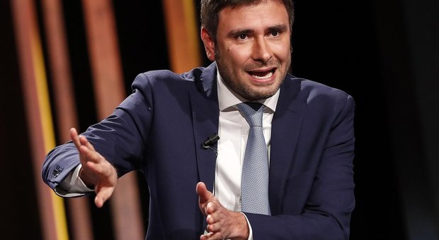 Di Battista: «È Salvini che destabilizza il governo. Con Di Maio chiariremo gli screzi»