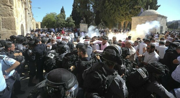 Gerusalemme, scontri polizia-manifestanti palestinesi