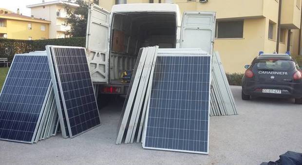 In tre arrestati al Nord con i furgoni pieni di pannelli fotovoltaici rubati nel Salento
