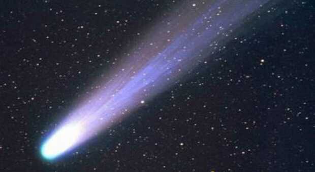 Frammento di cometa esplode sulle coste italiane: il video di un liceo di Caserta