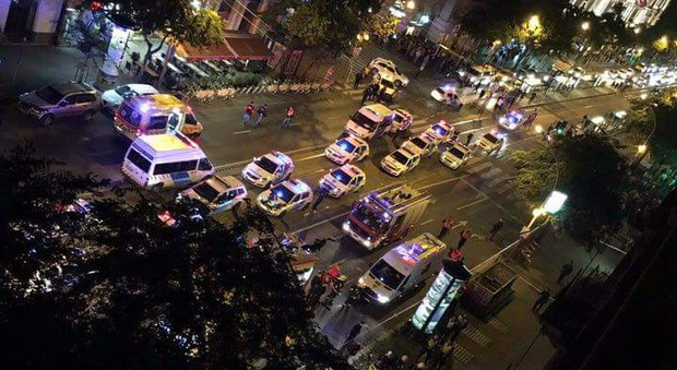 Paura a Budapest, esplosione in centro: zona isolata dalla polizia, almeno due feriti