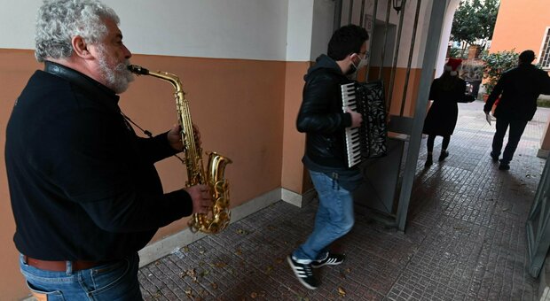 Roma,I Municipio: il pranzo per anziani e fragili arriva con la musica al citofono