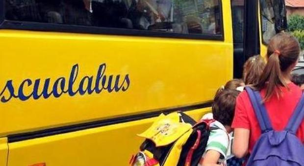 Bimbo di 3 anni dimenticato 6 ore nello scuola bus: nessuno se ne era accorto