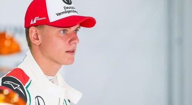Formula 2, il figlio di Michael Schumacher si ritira dalla gara dopo l'incidente