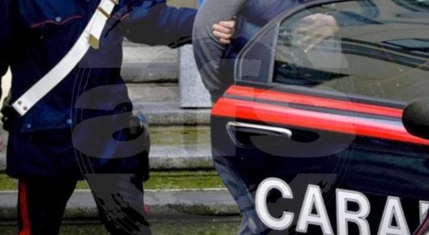 Ventiquattrenne smonta un'auto rubata per ripararne un’altra: arrestato nel Napoletano