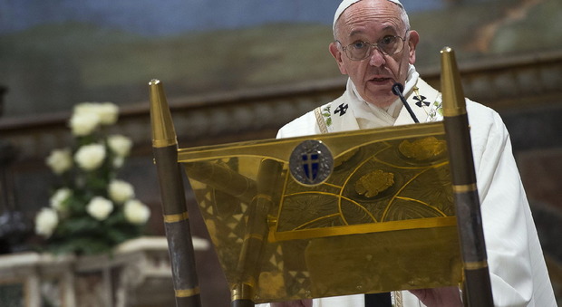 Papa Francesco: accogliere i migranti ma rispettino la cultura occidentale