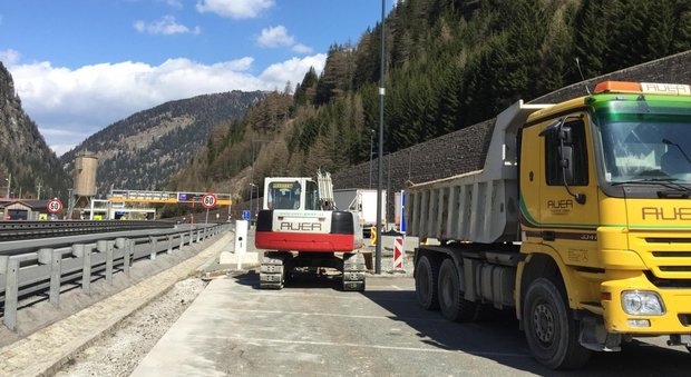 Barriera anti-migranti al Brennero, Gentiloni e Alfano scrivono alla Ue. L'Austria: «Agitazione infondata»