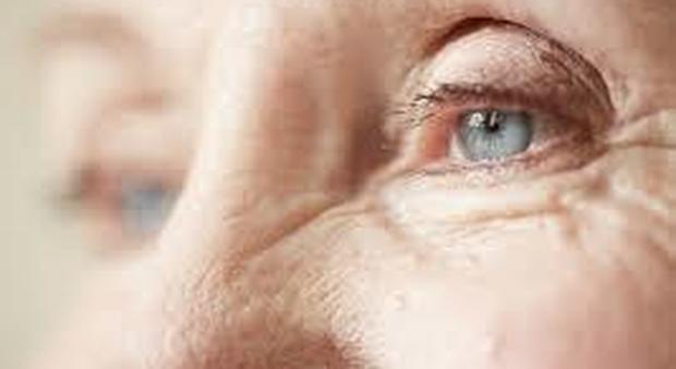 Lamenta forti dolori agli occhi, i medici scoprono un'infezione dovuta a batteri carnivori