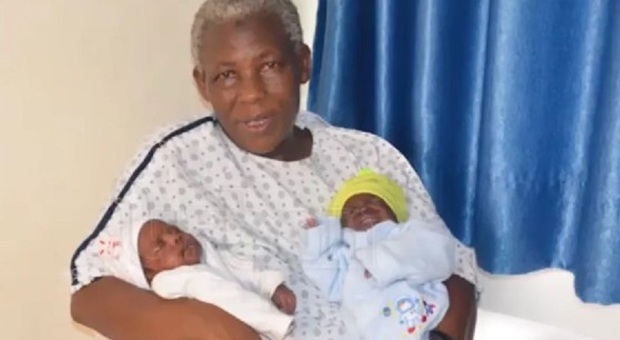 Mamma di 2 gemelli a 70 anni: «Non sono vecchia per avere figli, questo è un miracolo»
