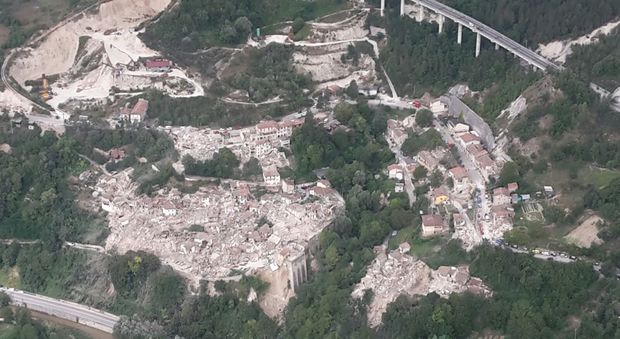 Pescara del Tronto nelle immagini riprese dall'elicottero della Forestale