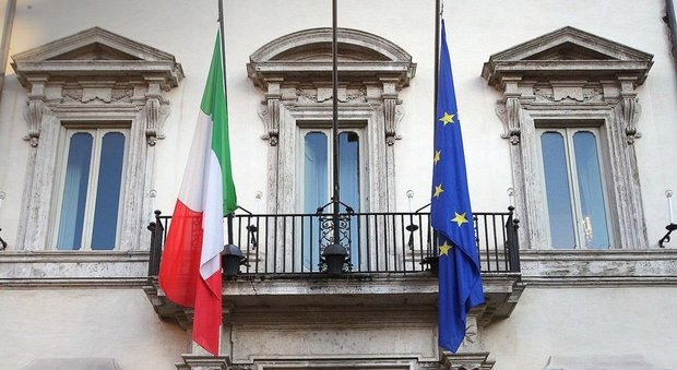 Attentato a Londra, Palazzo Chigi: «Bandiere a mezz'asta in tutta Italia»