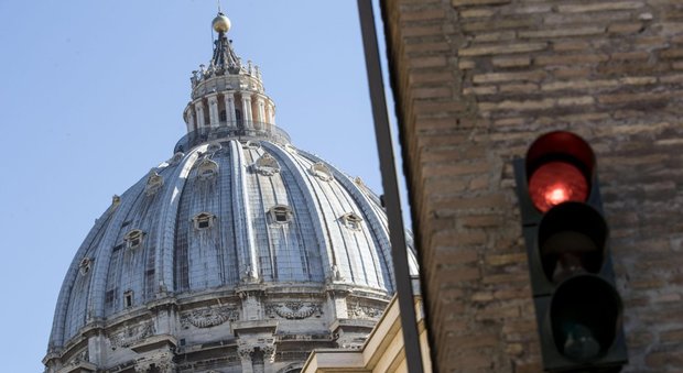 Vaticano, nasce rete globale contro corruzione: «Avanti con scomunica a mafiosi e corrotti»
