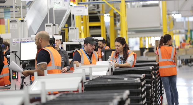 Amazon, delusione fra i lavoratori nella nuova sede di Rieti: da gennaio mandate via oltre 300 persone