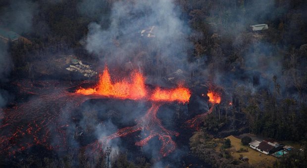 Hawaii, eruzione vulcano Kilauea continua: la lava inghiotte le case