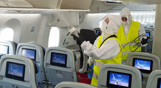 Cina, al via disinfezione su aerei per prevenire contagi: sui voli passeggeri