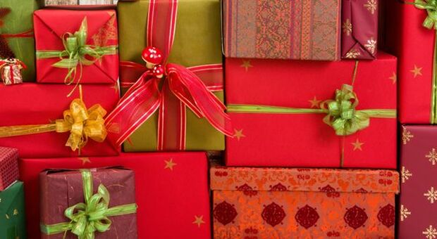 Natale: 7,4 miliardi per i regali, riciclato uno su quattro