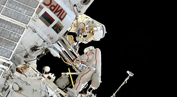 Stazione spaziale Iss, i cosmonauti trovano altre crepe nel modulo più vecchio dell'astronave
