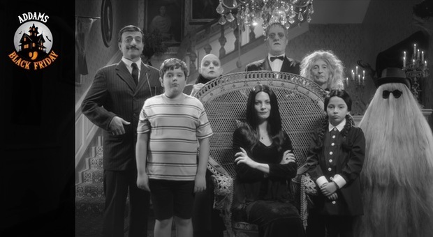 Black Friday, Unieuro lancia l Addams Black Friday: l'originale campagna pubblicitaria sui prodotti hi-tech