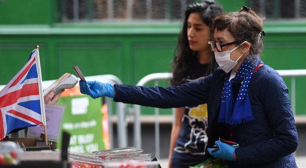 Londra choc, 700 persone morte sole in casa per il coronavirus: «Ritrovate dopo settimane»