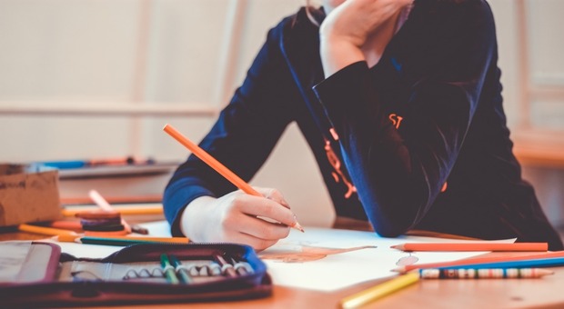 Scuola, in Svezia torna carta e penna: la rivoluzione nelle aule. «Tecnologia dannosa, apprendimento in calo»