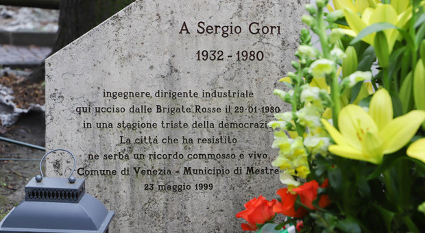 La lapide alla memoria di Sergio Gori a Mestre