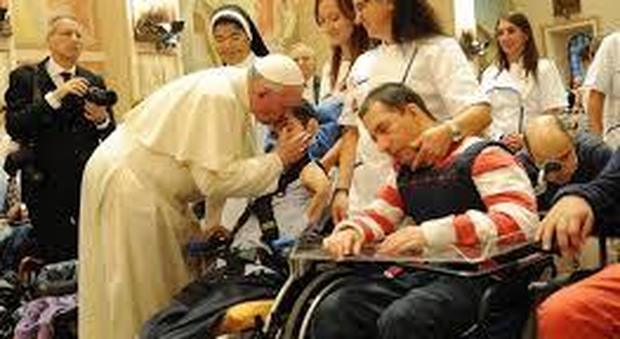 Papa Francesco, un coro di disabili di Napoli canta "O sole mio" al pontefice