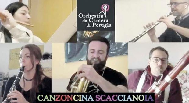L'orchestra da camera di Perugia suona on-line per i bambini e Markos, 7 anni, canta
