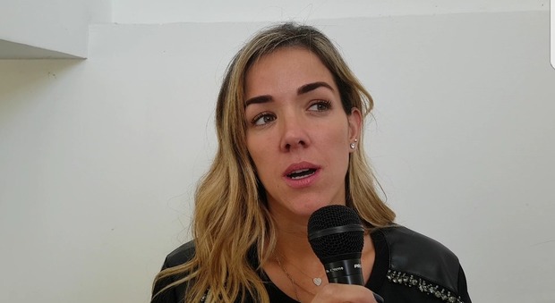 L'ex moglie di Cavani in campo contro la violenza sulle donne: «Un dovere morale»