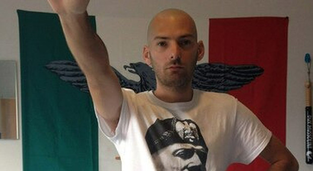 «Sono naziskin, antisemita e omofobo», i post choc del candidato a Fondi Christian D'Adamo