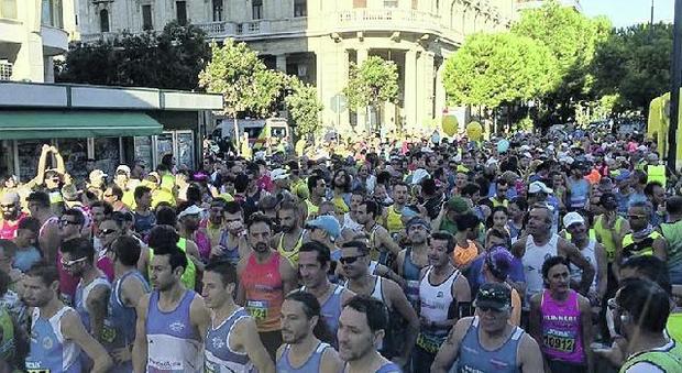Pescara, paura alla maratona: atleta salvato con il defibrillatore