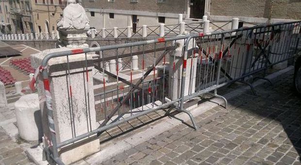 Ancona, spycam in piazza del Papa per frenare la movida senza regole