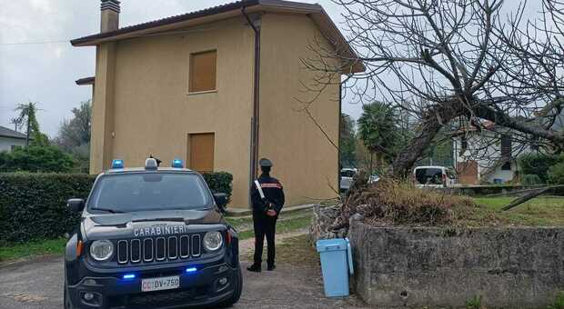 Donna trovata morta in casa, il marito ferito grave: è giallo a Pordenone
