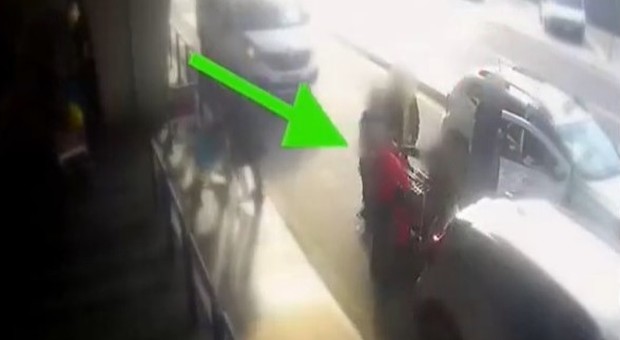 Cliente preso a pugni dal tassista, scatta l'iter per la revoca della licenza
