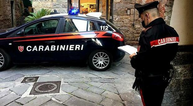 Perugia, sequestrano un 21enne per un debito di droga: riscatto chiesto via social